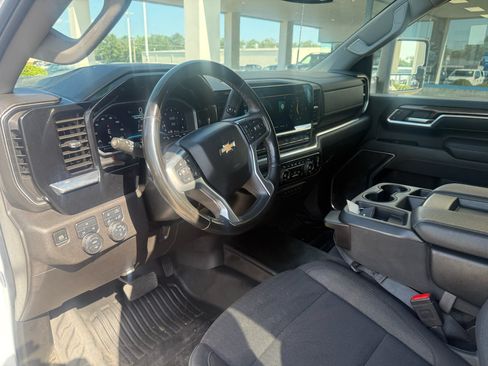 Used 2025 Chevrolet Silverado 2500 LT w/ Convenience Package AWD/4WD image 2