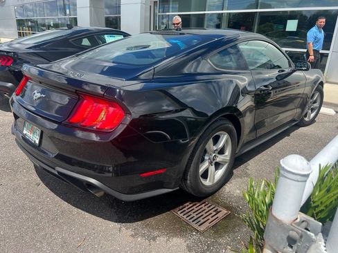 Used 2019 Ford Mustang Coupe RWD image 3