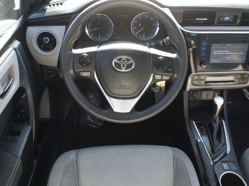 Used 2017 Toyota Corolla LE image 5
