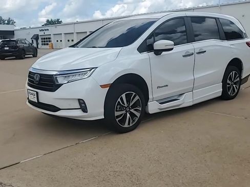 Used 2023 Honda Odyssey Touring image 4