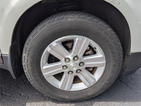 Used 2014 Chevrolet Traverse LT w/ LPO, 'HIT The Road' Package FWD image 41