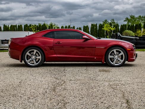 Used 2010 Chevrolet Camaro SS w/ RS Package RWD image 2