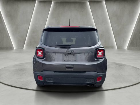 Used 2021 Jeep Renegade Latitude FWD image 3