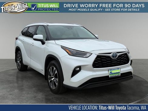 Used 2023 Toyota Highlander XLE AWD/4WD image 1
