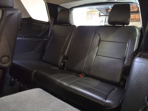 Used 2021 Chevrolet Traverse LT FWD image 24