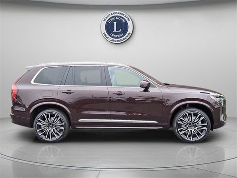 New 2025 Volvo XC90 B5 Plus w/ Protection Package Premier image 8