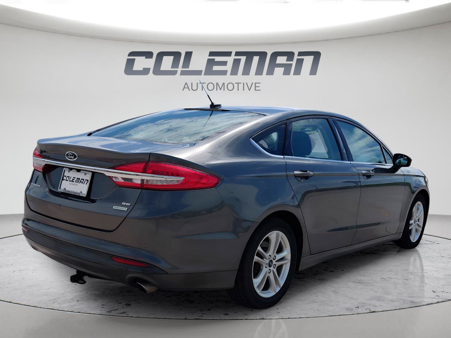 Used 2018 Ford Fusion SE w/ Fusion SE Technology Package FWD image 5