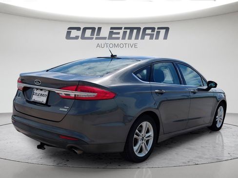 Used 2018 Ford Fusion SE w/ Fusion SE Technology Package FWD image 5