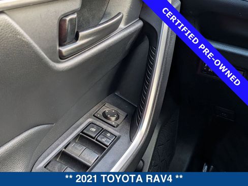 Used 2021 Toyota RAV4 LE image 22