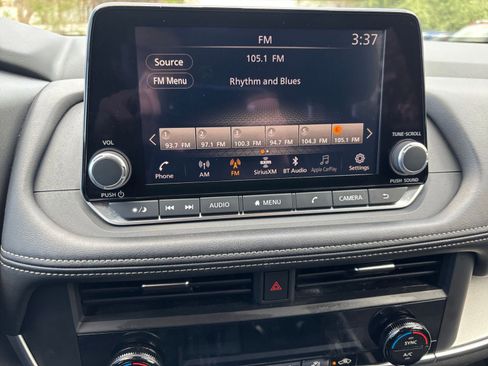 Used 2025 Nissan Rogue SV image 23