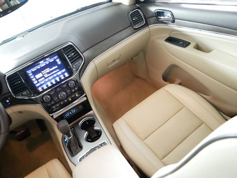 Used 2020 Jeep Grand Cherokee Overland image 11