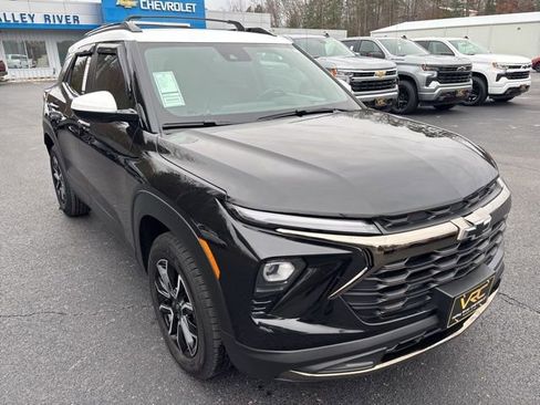 Used 2024 Chevrolet TrailBlazer ACTIV w/ Driver Confidence Package image 2
