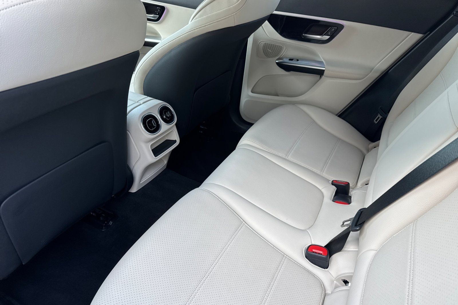 Used 2026 Mercedes-Benz GLC 300 4MATIC image 14