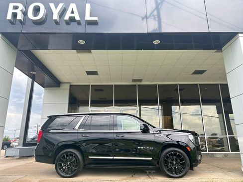 Used 2022 GMC Yukon Denali RWD image 1