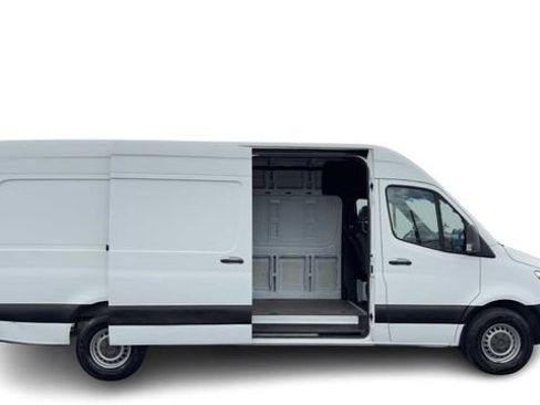 Used 2021 Mercedes-Benz Sprinter 2500 w/ Driver Convenience Package image 8