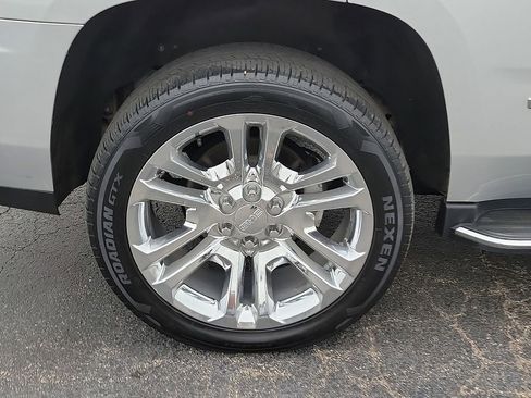 Used 2018 GMC Yukon SLT w/ Premium Edition AWD/4WD image 7