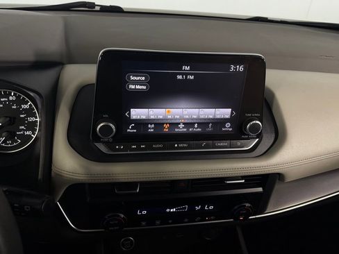 Used 2023 Nissan Rogue SV image 14