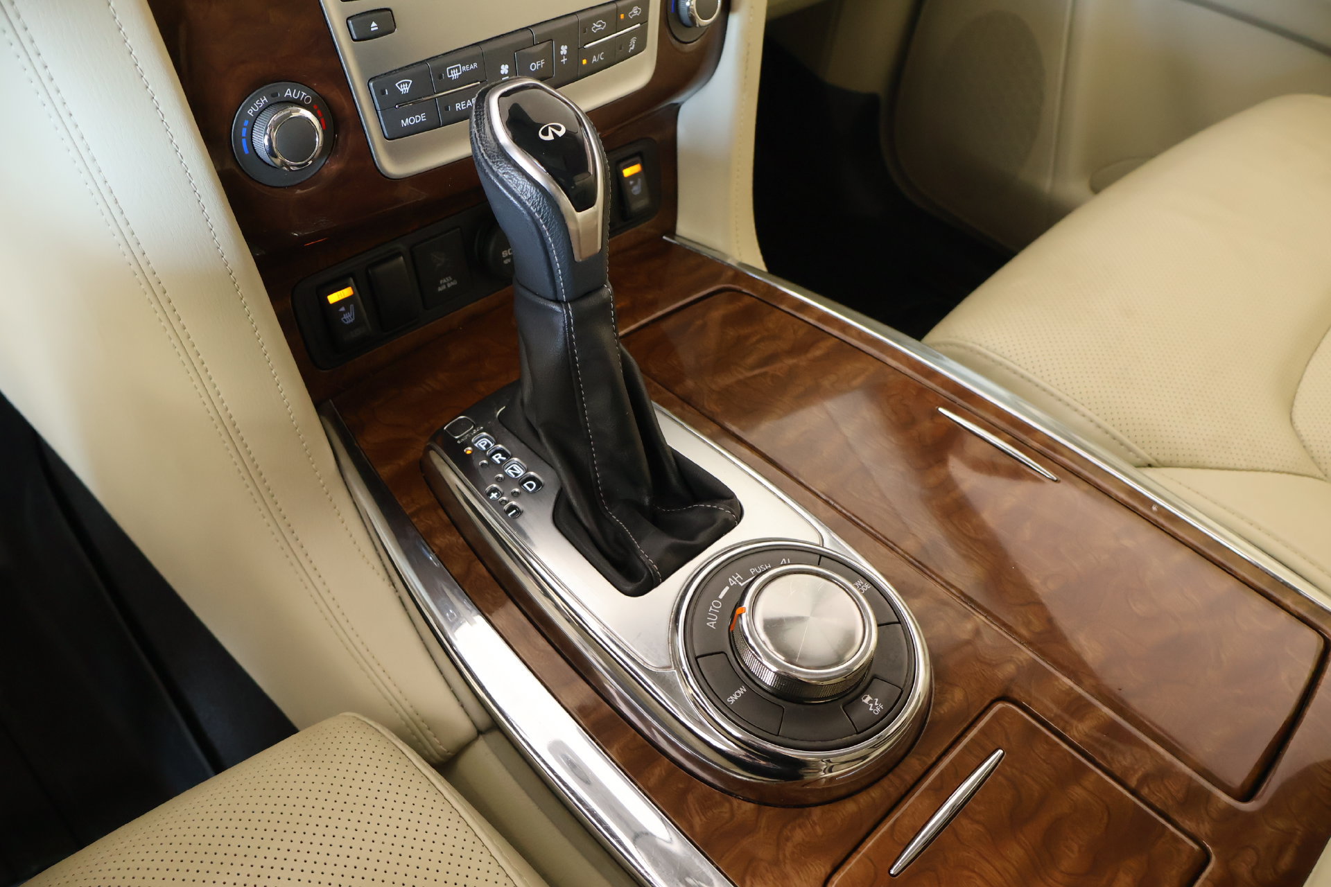 Used 2019 INFINITI QX80 Luxe w/ 22" Wheel Package AWD/4WD image 9