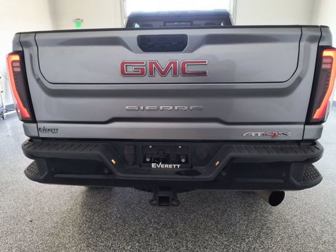 Used 2024 GMC Sierra 2500 AT4X AWD/4WD image 4