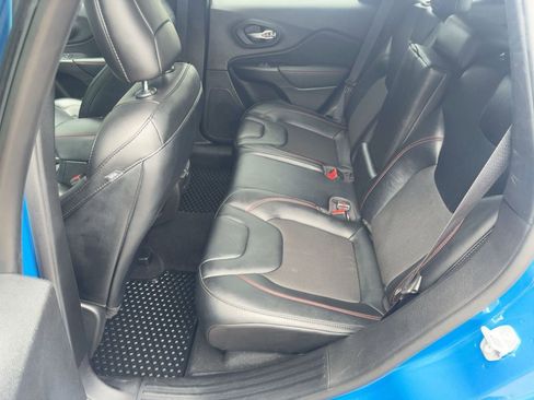 Used 2022 Jeep Cherokee Trailhawk w/ Trailer Tow Group image 15