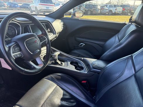 Used 2016 Dodge Challenger SXT Plus image 5