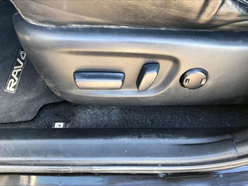 Used 2013 Toyota RAV4 Limited image 31