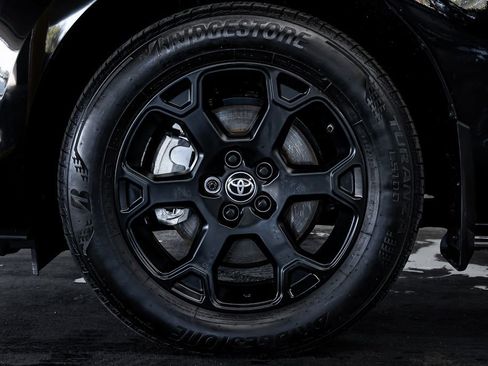 Used 2025 Toyota Sienna XLE Woodland Edition image 18