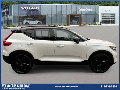 Used 2026 Volvo XC40 B5 Ultra w/ Climate Package AWD/4WD image 3
