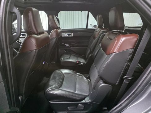 Used 2022 Ford Explorer Platinum w/ Equipment Group 601A AWD/4WD image 10
