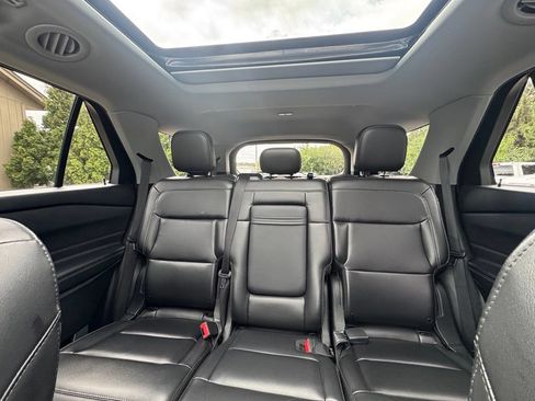 Used 2022 Ford Explorer XLT AWD/4WD image 22