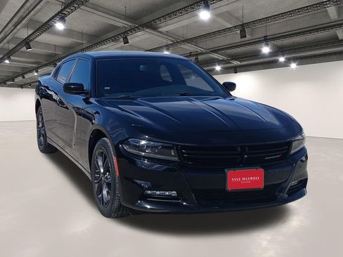 Used 2022 Dodge Charger SXT w/ Blacktop Package image 2