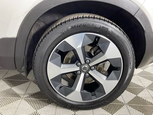 Used 2024 Volvo XC40 B5 Core AWD/4WD image 9