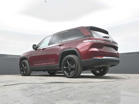Used 2022 Jeep Grand Cherokee Altitude AWD/4WD image 41