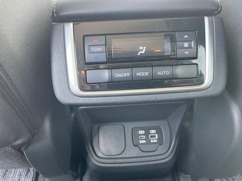 Used 2023 Subaru Ascent Premium w/ Convenience Package AWD/4WD image 16