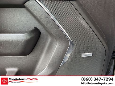 Used 2022 Chevrolet Suburban LT w/ Luxury Package AWD/4WD image 13
