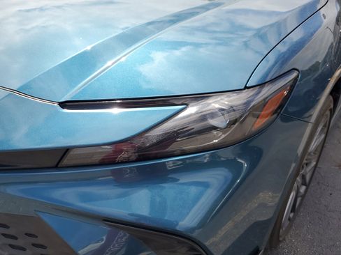 Used 2025 Toyota Camry SE FWD image 9