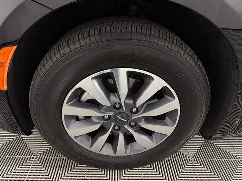 Used 2025 Chrysler Pacifica Select w/ Uconnect Theater Family Group FWD image 12