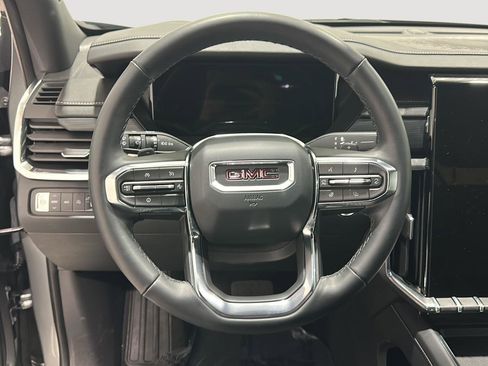 Used 2025 GMC Acadia Elevation image 9