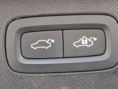 Used 2020 Volvo XC90 T6 Momentum image 30