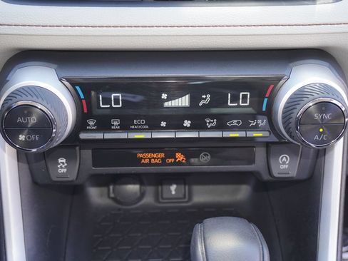 Used 2021 Toyota RAV4 XLE FWD image 17