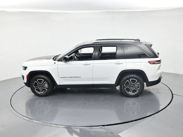 Used 2022 Jeep Grand Cherokee Trailhawk w/ ADV Protech Group II AWD/4WD image 47