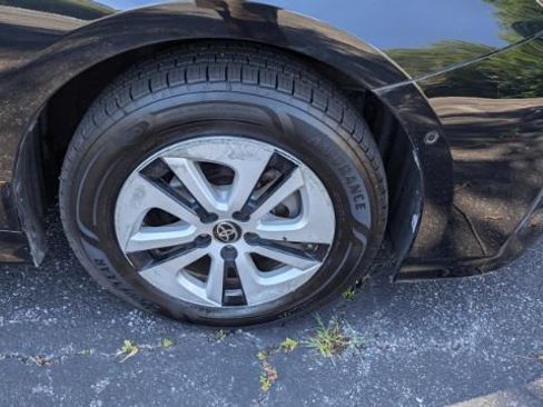 Used 2017 Toyota Prius Two w/ Prius Two Safety Plus Package FWD image 11
