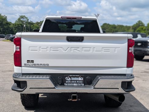 Used 2024 Chevrolet Silverado 2500 LT AWD/4WD image 8