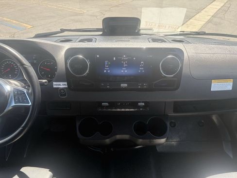 Used 2025 Mercedes-Benz Sprinter 2500 image 37