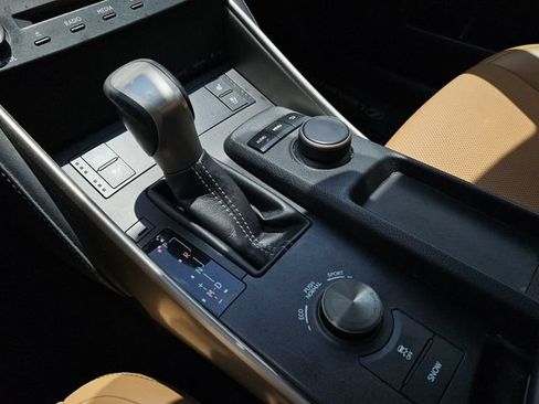 Used 2016 Lexus IS 300 AWD image 11