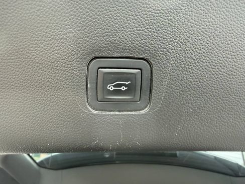 Used 2020 Chevrolet Traverse Premier w/ Redline Edition AWD/4WD image 14