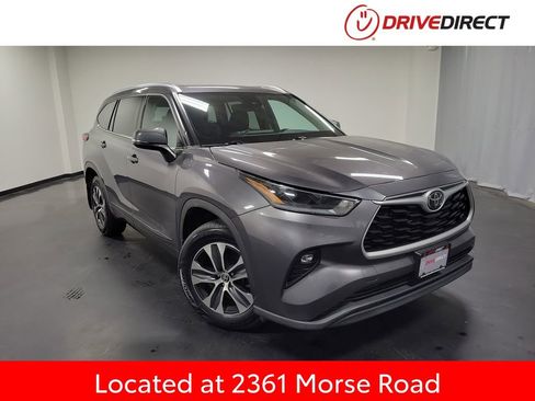 Used 2021 Toyota Highlander XLE image 1