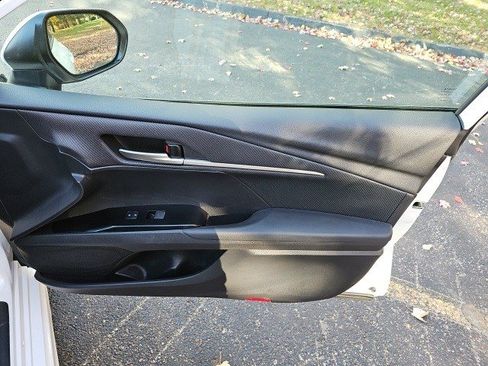 Used 2025 Toyota Camry SE image 15