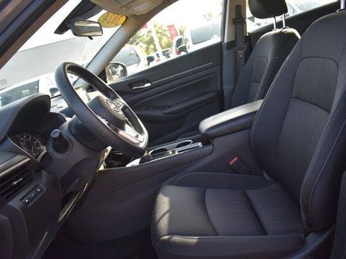 Used 2024 Nissan Altima 2.5 SV FWD image 23