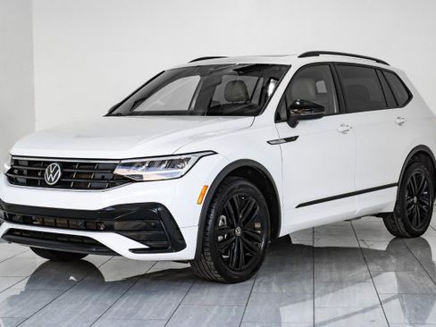 Used 2022 Volkswagen Tiguan SE R-Line image 4